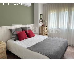 Casa unifamiliar de tres apartamentos independientes en terreno esquinero de