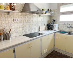 Casa unifamiliar de tres apartamentos independientes en terreno esquinero de
