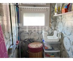 Casa unifamiliar de tres apartamentos independientes en terreno esquinero de