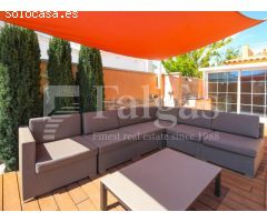 Casa con piscina y 12,5 m de amarre en canal ancho