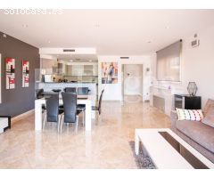 Casa con piscina y 12,5 m de amarre en canal ancho