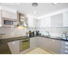 Casa con piscina y 12,5 m de amarre en canal ancho