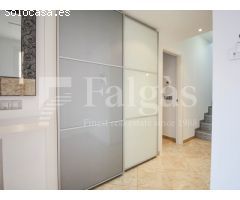 Casa con piscina y 12,5 m de amarre en canal ancho