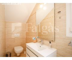 Casa con piscina y 12,5 m de amarre en canal ancho