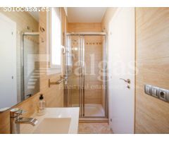 Casa con piscina y 12,5 m de amarre en canal ancho