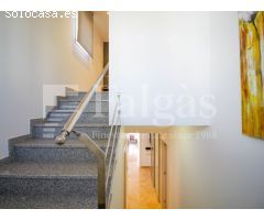 Casa con piscina y 12,5 m de amarre en canal ancho