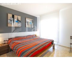 Casa con piscina y 12,5 m de amarre en canal ancho