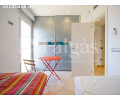 Casa con piscina y 12,5 m de amarre en canal ancho