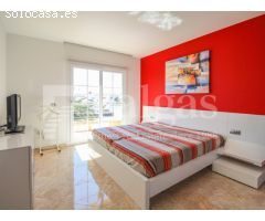 Casa con piscina y 12,5 m de amarre en canal ancho