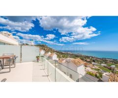 Atico duplex con impresionantes vistas panorámicas al mar, al templo budista y a