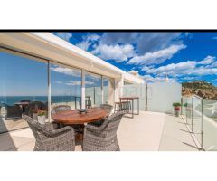 Atico duplex con impresionantes vistas panorámicas al mar, al templo budista y a