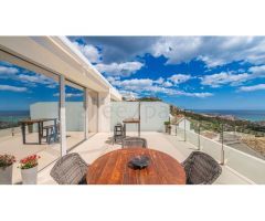 Atico duplex con impresionantes vistas panorámicas al mar, al templo budista y a