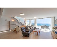 Atico duplex con impresionantes vistas panorámicas al mar, al templo budista y a