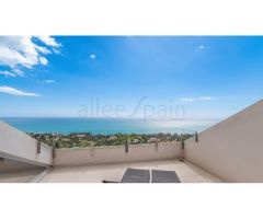 Atico duplex con impresionantes vistas panorámicas al mar, al templo budista y a