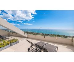 Atico duplex con impresionantes vistas panorámicas al mar, al templo budista y a