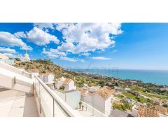 Atico duplex con impresionantes vistas panorámicas al mar, al templo budista y a