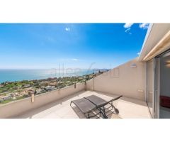 Atico duplex con impresionantes vistas panorámicas al mar, al templo budista y a