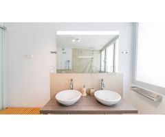 Atico duplex con impresionantes vistas panorámicas al mar, al templo budista y a