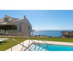 Atico duplex con impresionantes vistas panorámicas al mar, al templo budista y a