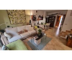CASA EN EL CENTRO CON PATIO Y GARAJE