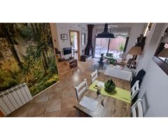 CASA EN EL CENTRO CON PATIO Y GARAJE