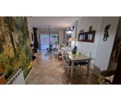 CASA EN EL CENTRO CON PATIO Y GARAJE
