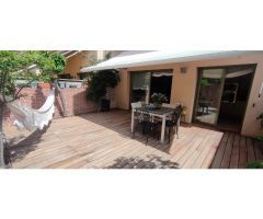 CASA EN EL CENTRO CON PATIO Y GARAJE