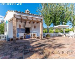 Encantador Chalet de Estilo Rústico a 10 Minutos de Playa San Juan