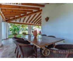 Encantador Chalet de Estilo Rústico a 10 Minutos de Playa San Juan