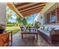 Encantador Chalet de Estilo Rústico a 10 Minutos de Playa San Juan