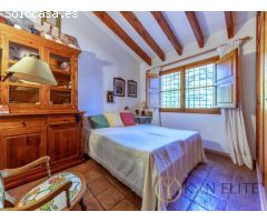 Encantador Chalet de Estilo Rústico a 10 Minutos de Playa San Juan