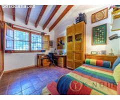 Encantador Chalet de Estilo Rústico a 10 Minutos de Playa San Juan