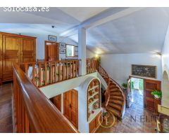 Encantador Chalet de Estilo Rústico a 10 Minutos de Playa San Juan