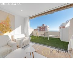 Adosado Dúplex de Lujo Frente al Mar en Arenales del Sol
