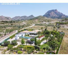 Un Oasis Abrazado por Montes e Interminables Vistas