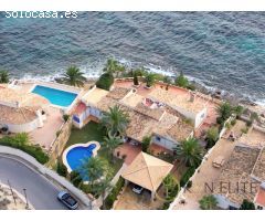 Espectacular Villa en Primera Línea del Mar