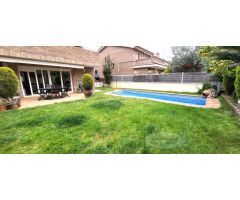 Esquinera con piscina