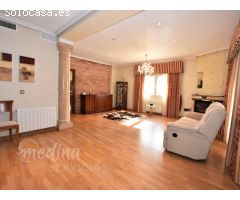 Vivienda ático de esquina, 3 dormitorios, terraza, 200 m2 mas bajo de 200 m2, La