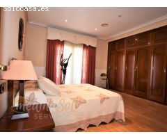 Vivienda ático de esquina, 3 dormitorios, terraza, 200 m2 mas bajo de 200 m2, La
