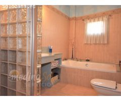 Vivienda ático de esquina, 3 dormitorios, terraza, 200 m2 mas bajo de 200 m2, La