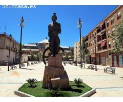 Vivienda ático de esquina, 3 dormitorios, terraza, 200 m2 mas bajo de 200 m2, La