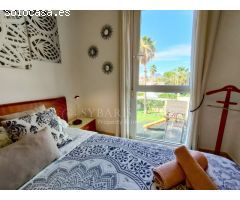 Ático en Primera Línea de Playa con Chill-Out Privado: Tu Refugio de Invierno en