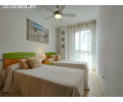 Ático en Primera Línea de Playa con Chill-Out Privado: Tu Refugio de Invierno en