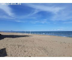 Ático en Primera Línea de Playa con Chill-Out Privado: Tu Refugio de Invierno en
