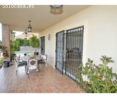 CHALET CON VISTA AL MAR Y AL MONTGO
