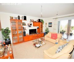 CHALET CON VISTA AL MAR Y AL MONTGO