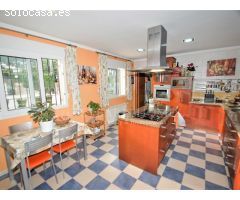 CHALET CON VISTA AL MAR Y AL MONTGO