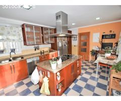CHALET CON VISTA AL MAR Y AL MONTGO