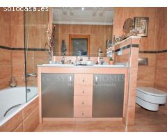 CHALET CON VISTA AL MAR Y AL MONTGO