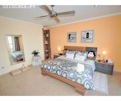 CHALET CON VISTA AL MAR Y AL MONTGO